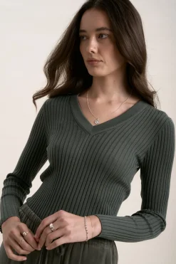 Atlas ZQ Merino V Neck Top