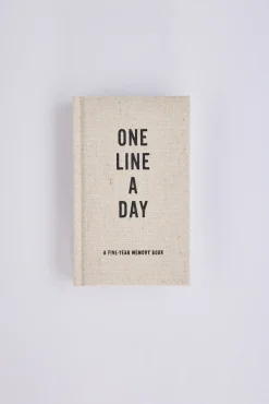 Canvas One Line A Day: A Five-Year Memory Book