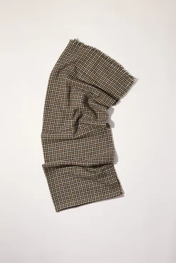 The Lightweight Wool Scarf